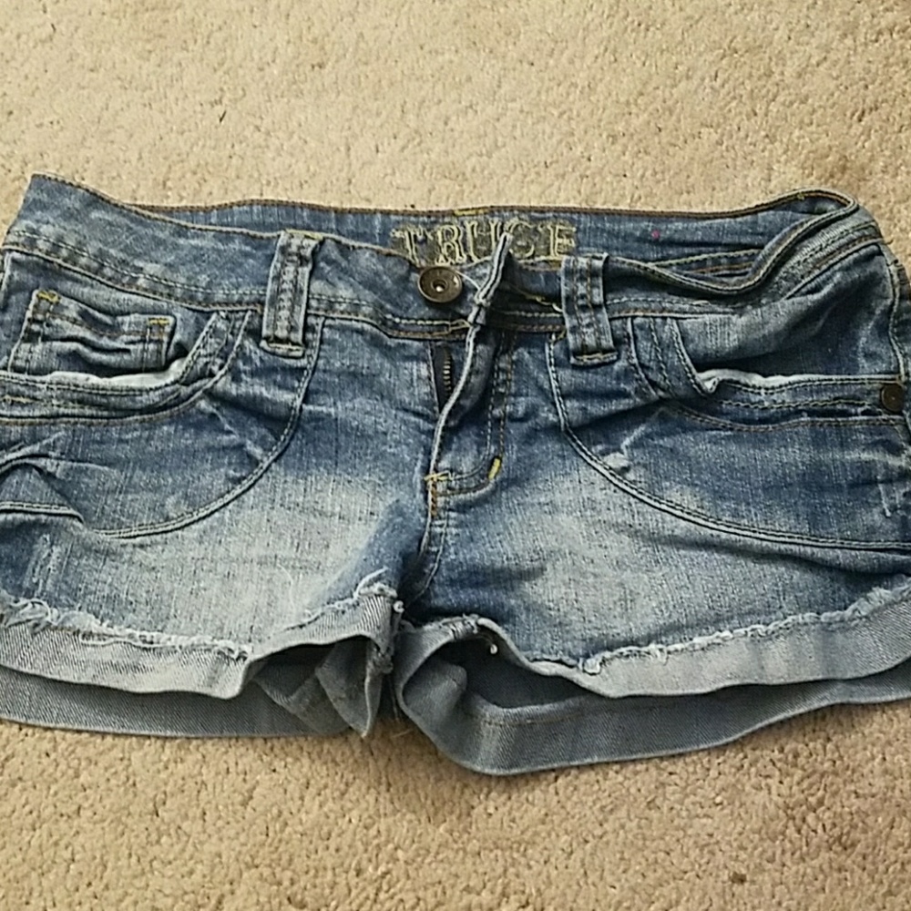 Juniors size 7 jean short shorts!